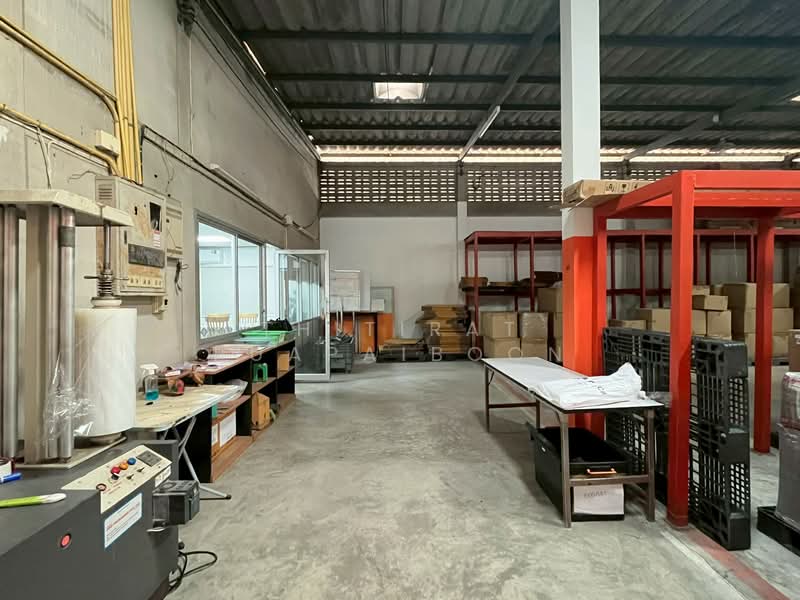 Sale Land, House & Warehouse, Strategic Location at Rom Klao 72, Bangkok, เคหะร่มเกล้า, Rat Phatthana, Saphan Sung, Bangkok, , 960 sqm, Warehouse/Factory For Sale, by Thitirat Puapaiboon, 500285349 - DDproperty.com