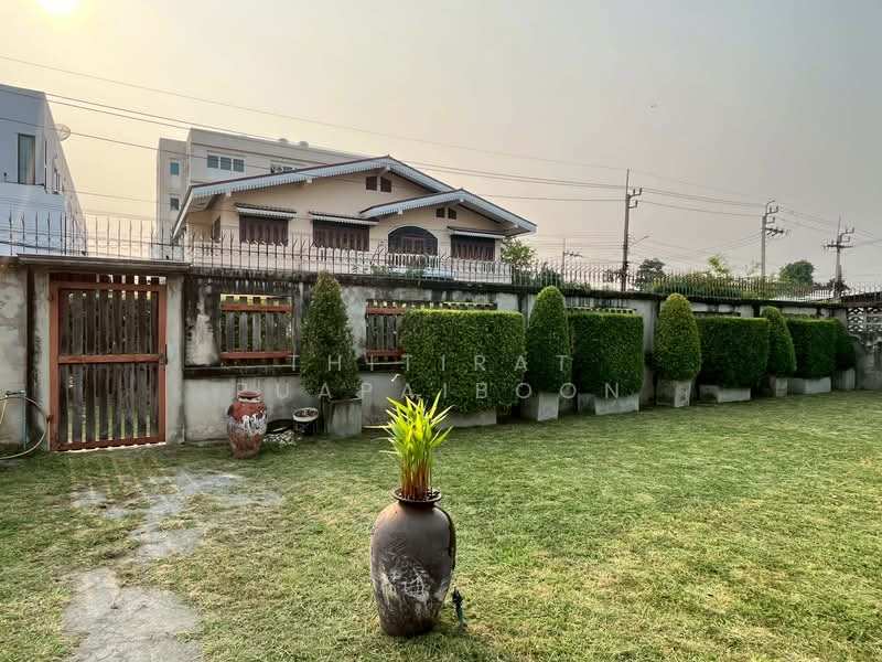 ขาย ที่ดินพร้อมบ้านพักอาศัยและโกดังสินค้า ทำเลศักยภาพ เคหะร่มเกล้า 72, กรุงเทพ, เคหะร่มเกล้า, ราษฎร์พัฒนา, สะพานสูง, กรุงเทพ, 960 ตร.ม., โกดัง-โรงงาน ขาย, โดย Thitirat Puapaiboon, 500285349 - DDproperty.com