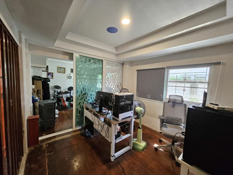 Cheap Large Single House with Private Pool + Solar Cells in Prime Location Soi Wat Lad Pla Duk, Nonthaburi, Bang Khu Rat, Bang Bua Thong, Nonthaburi, 4 Bedrooms, 350 sqm, Single Detached House For Sale, by ขายถูกบ้านเดี่ยวหลังใหญ่ ฟังก์ชันล้น มีสระว่ายน้ำส่วนตัว+โซล่าเซลล์ ทำเลดี ซอยวัดลาดปลาดุก, 500285354 - DDproperty.com