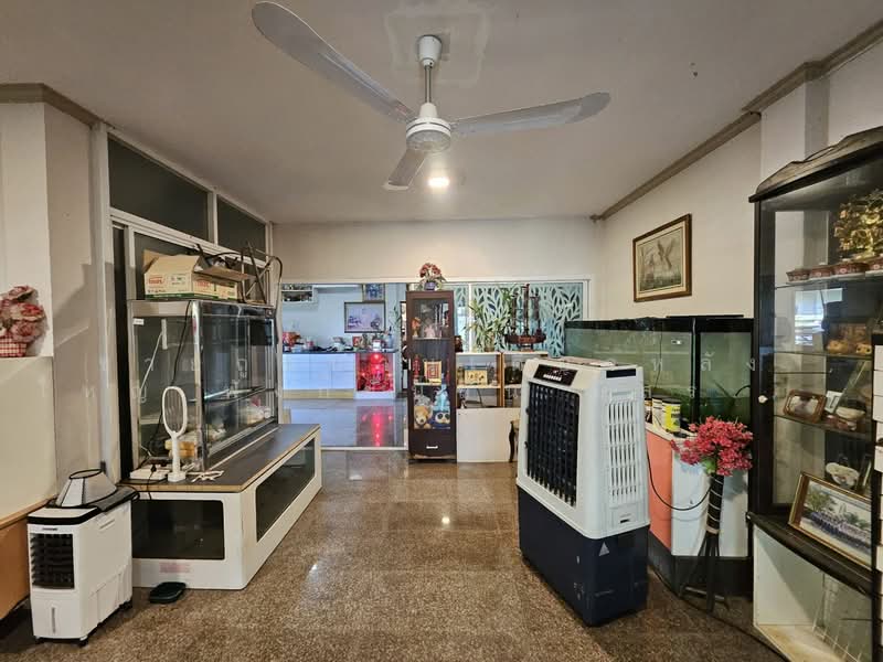 Cheap Large Single House with Private Pool + Solar Cells in Prime Location Soi Wat Lad Pla Duk, Nonthaburi, Bang Khu Rat, Bang Bua Thong, Nonthaburi, 4 Bedrooms, 350 sqm, Single Detached House For Sale, by ขายถูกบ้านเดี่ยวหลังใหญ่ ฟังก์ชันล้น มีสระว่ายน้ำส่วนตัว+โซล่าเซลล์ ทำเลดี ซอยวัดลาดปลาดุก, 500285354 - DDproperty.com