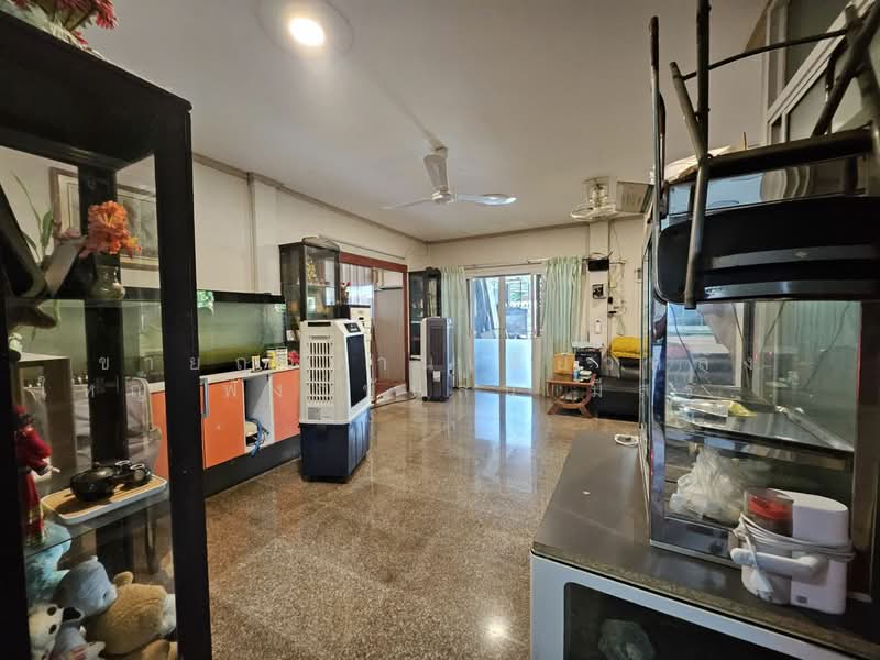 Cheap Large Single House with Private Pool + Solar Cells in Prime Location Soi Wat Lad Pla Duk, Nonthaburi, Bang Khu Rat, Bang Bua Thong, Nonthaburi, 4 Bedrooms, 350 sqm, Single Detached House For Sale, by ขายถูกบ้านเดี่ยวหลังใหญ่ ฟังก์ชันล้น มีสระว่ายน้ำส่วนตัว+โซล่าเซลล์ ทำเลดี ซอยวัดลาดปลาดุก, 500285354 - DDproperty.com