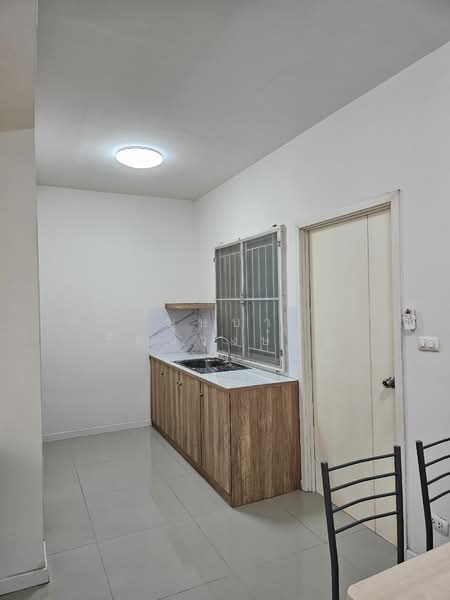 Baan Pruksa 86/1 Ladkrabang-Suvarnabhumi, Samut Prakan, Ladkrabang Road, Srisa Chorakhe Noi, Bang Sao Thong, Samut Prakan, 3 Bedrooms, 120 sqm, Townhouse For Rent, by บุษบา รัตนวงษ์ชัย, 500285360 - DDproperty.com
