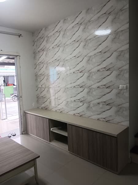 Baan Pruksa 86/1 Ladkrabang-Suvarnabhumi : บ้านพฤกษา 86/1 ลาดกระบัง-สุวรรณภูมิ, สมุทรปราการ, ถ.ลาดกระบัง, ศีรษะจรเข้น้อย, บางเสาธง, สมุทรปราการ, 120 ตร.ม., ทาวน์เฮ้าส์ ให้เช่า, โดย บุษบา รัตนวงษ์ชัย, 500285360 - DDproperty.com
