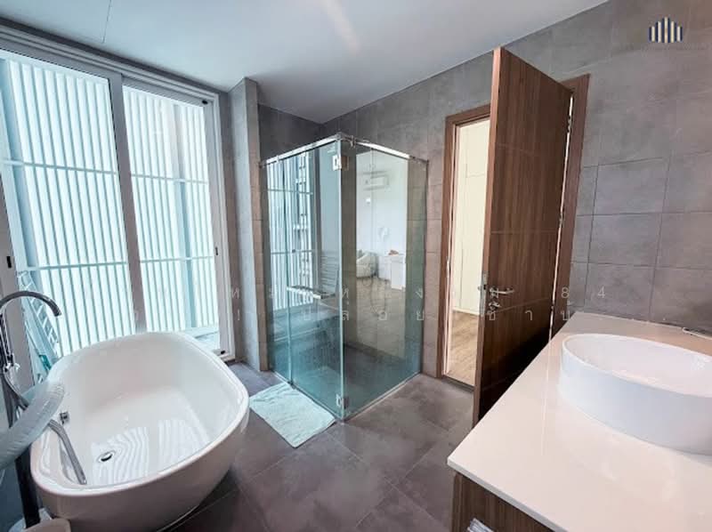 New Corner Unit! 84 sq.wah – Luxury 3-storey detached house with private lift in Rama 9 Soi 55!, Bangkok, Suan Luang, Suan Luang, Bangkok, 4 Bedrooms, 520 sqm, Single Detached House For Rent, by บ้านใหม่ หลังมุม 84 ตร.วา ! ปล่อยเช่าบ้านเดี่ยวหรู 3 ชั้นพร้อมลิฟต์พรีเมียม ย่านพระราม 9 ซอย 55, 500285361 - DDproperty.com