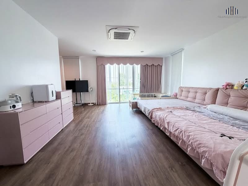 New Corner Unit! 84 sq.wah – Luxury 3-storey detached house with private lift in Rama 9 Soi 55!, Bangkok, Suan Luang, Suan Luang, Bangkok, 4 Bedrooms, 520 sqm, Single Detached House For Rent, by บ้านใหม่ หลังมุม 84 ตร.วา ! ปล่อยเช่าบ้านเดี่ยวหรู 3 ชั้นพร้อมลิฟต์พรีเมียม ย่านพระราม 9 ซอย 55, 500285361 - DDproperty.com