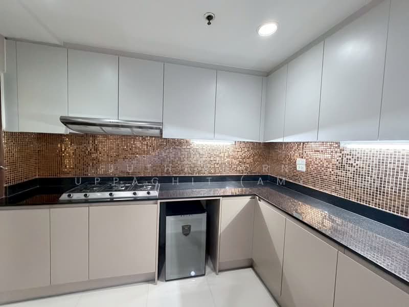 G.P. Grande Tower, Bangkok, 55 Sukhumvit 23, Khlongtoei Nua, Watthana, Bangkok, 3 Bedrooms, 260 sqm, Condo For Rent, by Juthabhorn Uppachit (Amy), 500285374 - DDproperty.com