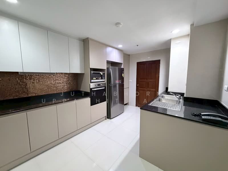 G.P. Grande Tower, Bangkok, 55 Sukhumvit 23, Khlongtoei Nua, Watthana, Bangkok, 3 Bedrooms, 260 sqm, Condo For Rent, by Juthabhorn Uppachit (Amy), 500285374 - DDproperty.com