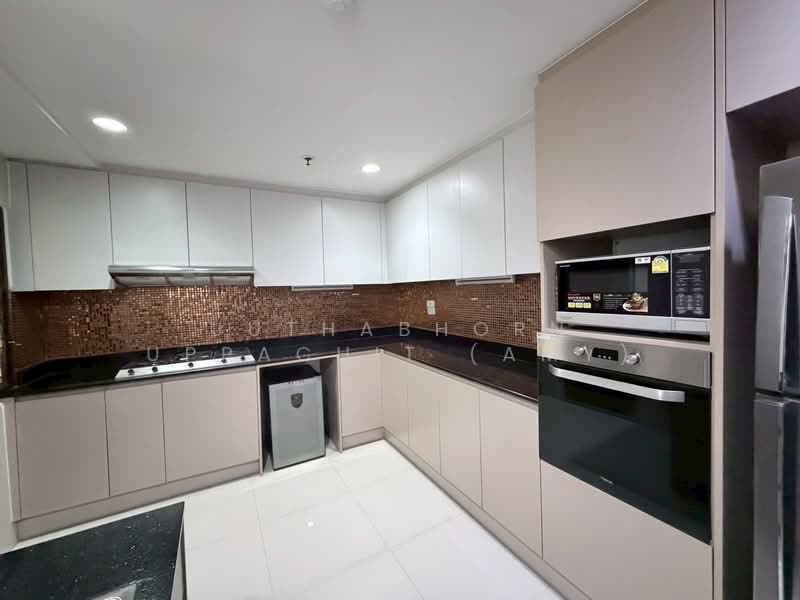 G.P. Grande Tower, Bangkok, 55 Sukhumvit 23, Khlongtoei Nua, Watthana, Bangkok, 3 Bedrooms, 260 sqm, Condo For Rent, by Juthabhorn Uppachit (Amy), 500285374 - DDproperty.com