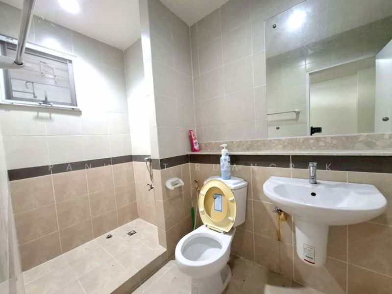 Busarin Rangsit, Pathum Thani, Khu Khot, Lam Luk Ka, Pathum Thani, 8 Bedrooms, 380 sqm, Townhouse For Sale, by Panuwat Ruangrak, 500285410 - DDproperty.com