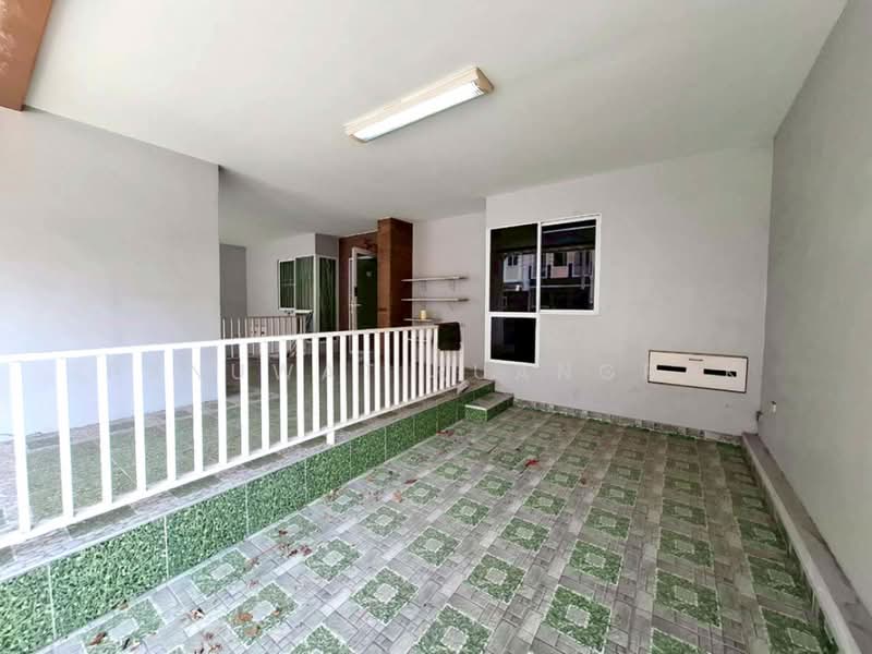 Busarin Rangsit, Pathum Thani, Khu Khot, Lam Luk Ka, Pathum Thani, 10+ Bedrooms, 380 sqm, Townhouse For Sale, by Panuwat Ruangrak, 500285410 - DDproperty.com