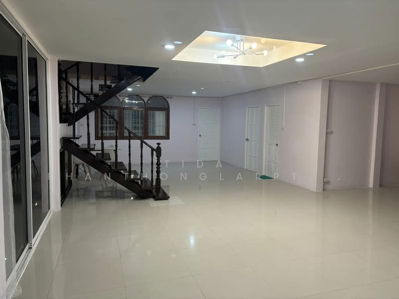 Office for rent, Lat Phrao 101. 124 sq.wa., 250 sq.m., Bangkok, Khlong Chaokhun Sing, Wang Thonglang, Bangkok, , 250 sqm, Office Space For Rent, by Tida phanthonglarptawee, 500285414 - DDproperty.com