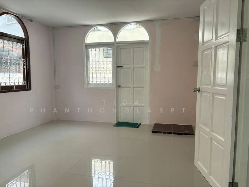ให้เช่า - ให้เช่าออฟฟิศ ลาดพร้าว 101 (Lat Phrao 101) 124 ตร.วา. 250 ตร.ม., กรุงเทพ