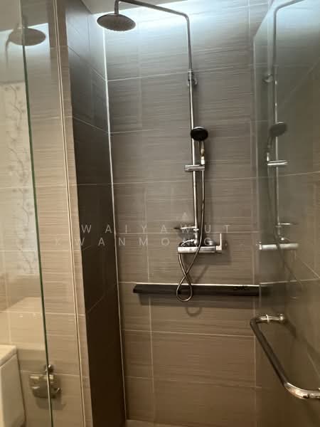 Siri At Sukhumvit, Bangkok, 902 Sukhumvit Road, Phra Kanong, Khlong Toei, Bangkok, 2 Bedrooms, 68 sqm, Condo For Rent, by Waiyawut Kwanmongkhol, 500285467 - DDproperty.com