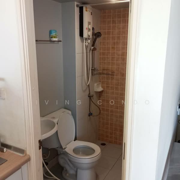 Lumpini Condo Town Romklao-Suvarnabhumi, Bangkok, Rom Klao Road 1, Khlong Sam Prawet, Lat Krabang, Bangkok, Studio, 22 sqm, Condo For Rent, by Living Condo, 500285607 - DDproperty.com