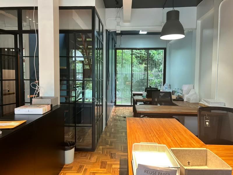 อาคารให้เช่า สาทร บางรัก : Buildings for rent in Sathorn, Bang Rak., กรุงเทพ, ทุ่งมหาเมฆ, สาทร, กรุงเทพ, 250 ตร.ม., ตึกแถว-อาคารพาณิชย์ ให้เช่า, โดย TOAH T., 500285645 - DDproperty.com