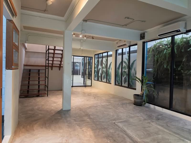 อาคารให้เช่า สาทร บางรัก : Buildings for rent in Sathorn, Bang Rak, Bangkok, Thung Maha Mek, Sathon, Bangkok, , 250 sqm, Shophouse For Rent, by TOAH T., 500285645 - DDproperty.com