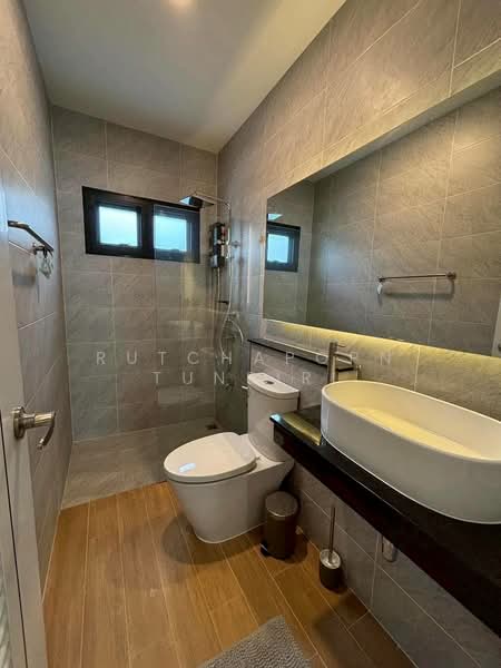 บ้านให้เช่า – ใกล้มหาวิทยาลัยแม่โจ้ เพียง 10 นาที ค่าเช่า 18,000 บาท / เดือน No.11H643, Chiang Mai, Muang Len, San Sai, Chiang Mai, 3 Bedrooms, 120 sqm, Single Detached House For Rent, by Rutchaporn Tunsiri, 500285683 - DDproperty.com