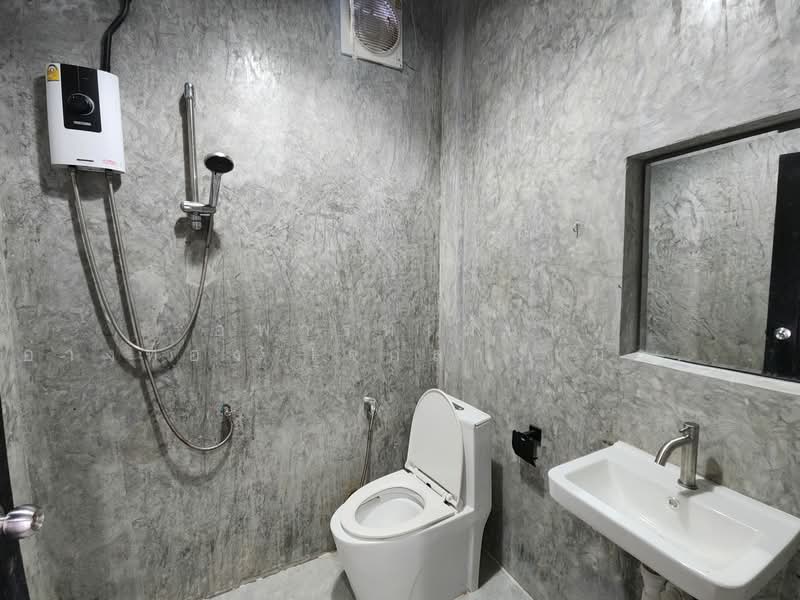 Apartment for Sale in Ang Thong – 100% Occupancy | Immediate Income, Ang Thong, Talat Luang, Muang Ang Thong, Ang Thong, , 600 sqm, Shophouse For Sale, by คุณเอ็มมี่, 500285819 - DDproperty.com