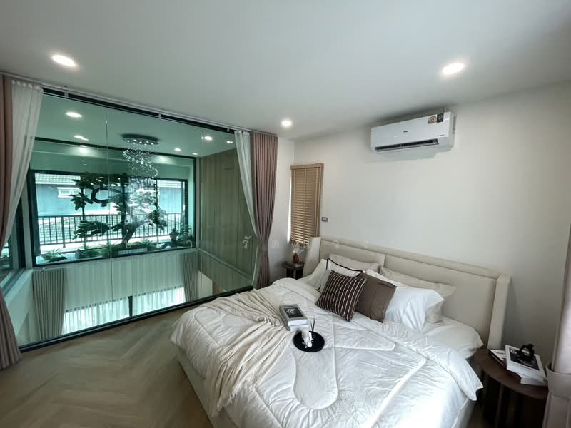 ชายบ้านเดี่ยวสวยมาก รีโนเวทใหม่ทั้งหมด หลังมุม ทำเลซ.นวมินทร์ 127 ตกแต่งครบครัน พร้อมอยู่ พร้อมโอน, Bangkok, นวมินทร์, Nuan Chan, Bueng Kum, Bangkok, 3 Bedrooms, 320 sqm, Single Detached House For Sale, by บุษบา รัตนวงษ์ชัย, 500286242 - DDproperty.com