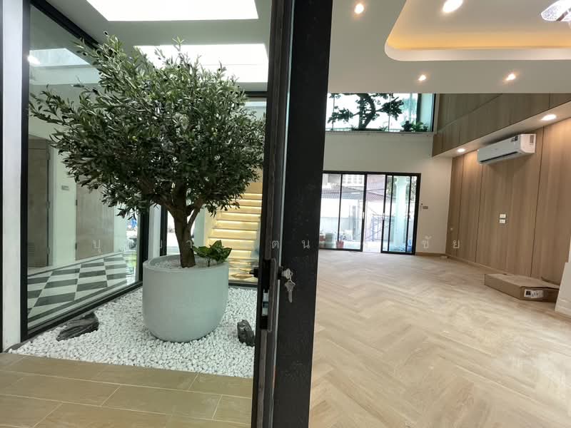 ชายบ้านเดี่ยวสวยมาก รีโนเวทใหม่ทั้งหมด หลังมุม ทำเลซ.นวมินทร์ 127 ตกแต่งครบครัน พร้อมอยู่ พร้อมโอน, กรุงเทพ, นวมินทร์, นวลจันทร์, บึงกุ่ม, กรุงเทพ, 320 ตร.ม., บ้านเดี่ยว ขาย, โดย บุษบา รัตนวงษ์ชัย, 500286242 - DDproperty.com