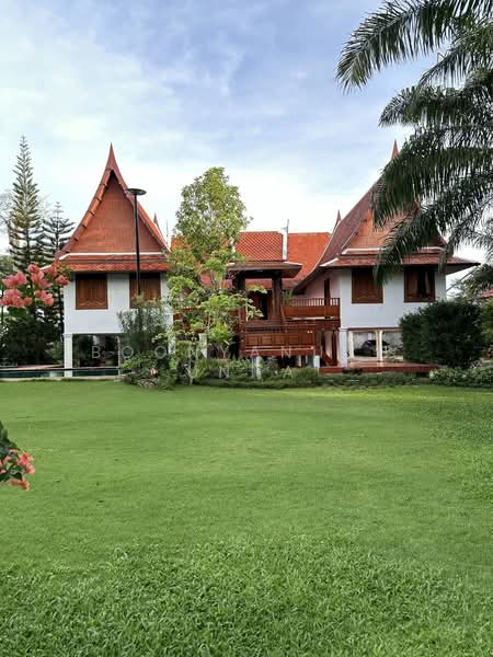 4-BR House, Chon Buri (Pattaya), Poong, Bang Lamung (Pattaya), Chon Buri (Pattaya), 4 Bedrooms, 445 sqm, Single Detached House For Rent, by Boonyanuch Unna, 500286249 - DDproperty.com