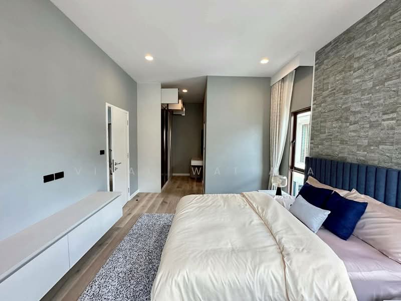 Burasiri Krungthep Kreetha, Bangkok, 95 Soi Pracha Ruam Chai, Hua Mak, Bang Kapi, Bangkok, 4 Bedrooms, 300 sqm, Single Detached House For Rent, by Vinai  Wattana, 500286304 - DDproperty.com