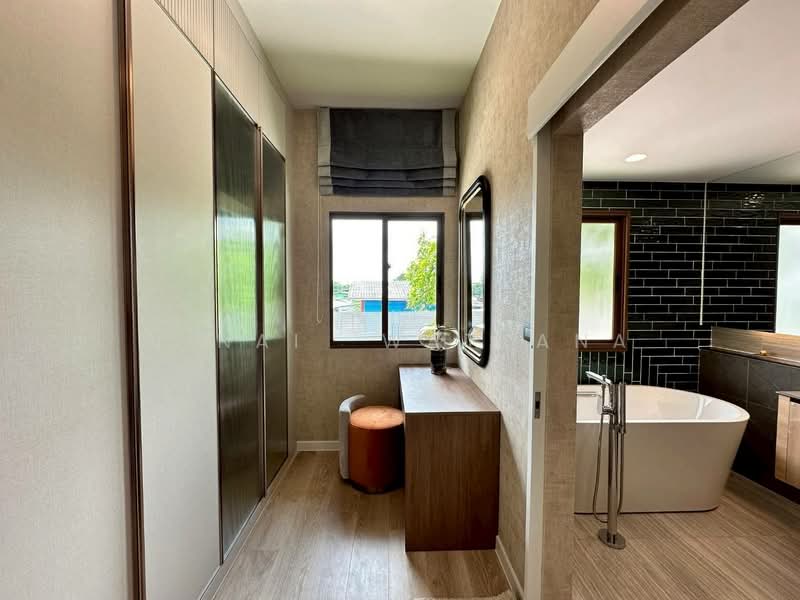 Burasiri Krungthep Kreetha, Bangkok, 95 Soi Pracha Ruam Chai, Hua Mak, Bang Kapi, Bangkok, 4 Bedrooms, 300 sqm, Single Detached House For Rent, by Vinai  Wattana, 500286304 - DDproperty.com