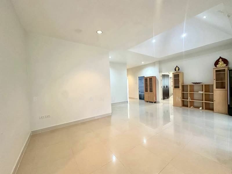 undefined, Chon Buri (Pattaya), Nong Pru, Bang Lamung (Pattaya), Chon Buri (Pattaya), 3 Bedrooms, 260 sqm, Villa For Sale, by Boonyanuch Unna, 500286405 - DDproperty.com