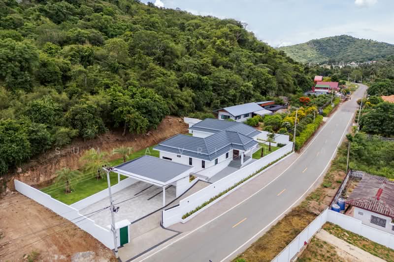 Modern Luxury Pool Villa for Sale in Hua Hin – Private Mountain View Villa Near Banyan Golf, Prachuap Khiri Khan, Thap Tai, Hua Hin, Prachuap Khiri Khan, 3 Bedrooms, 320 sqm, Single Detached House For Sale, by Sumita Vriesenga, 500286502 - DDproperty.com