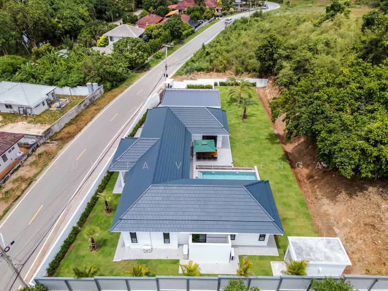 Modern Luxury Pool Villa for Sale in Hua Hin – Private Mountain View Villa Near Banyan Golf, Prachuap Khiri Khan, Thap Tai, Hua Hin, Prachuap Khiri Khan, 3 Bedrooms, 320 sqm, Single Detached House For Sale, by Sumita Vriesenga, 500286502 - DDproperty.com