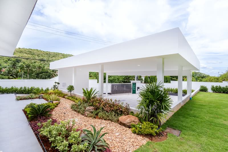 Modern Luxury Pool Villa for Sale in Hua Hin – Private Mountain View Villa Near Banyan Golf, Prachuap Khiri Khan, Thap Tai, Hua Hin, Prachuap Khiri Khan, 3 Bedrooms, 320 sqm, Single Detached House For Sale, by Sumita Vriesenga, 500286502 - DDproperty.com