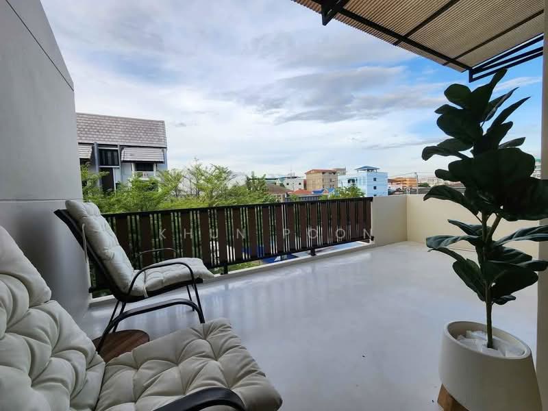 For Rent: 3-Storey Corner Townhome near BTS Si Nut (SPSSR203), Bangkok, สุขุมวิท 77, Prawet, Prawet, Bangkok, 4 Bedrooms, 380 sqm, Townhouse For Rent, by Khun Poon, 500286679 - DDproperty.com