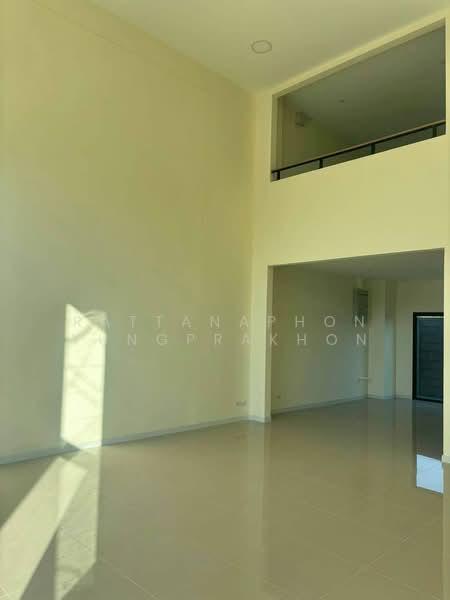 undefined, Bangkok, Khlong Toei, Khlong Toei, Bangkok, 3 Bedrooms, 296 sqm, Townhouse For Rent, by Rattanaphon Yungprakhon, 500286692 - DDproperty.com
