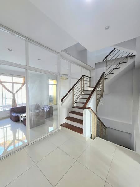 Baan Klang Muang British Town Srinakarin : บ้านกลางเมือง บริติช ทาวน์ ศรีนครินทร์, สมุทรปราการ, ซอยบ้านกลางเมือง บริติช ทาวน์ ศรีนครินทร์, บางแก้ว, บางพลี, สมุทรปราการ, 350 ตร.ม., ทาวน์เฮ้าส์ ให้เช่า, โดย Agent Pla, 500287089 - DDproperty.com