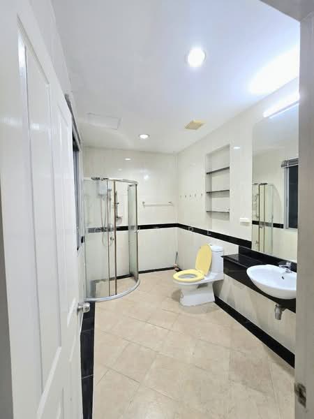 Baan Klang Muang British Town Srinakarin, Samut Prakan, Soi Baan Klang Muang British Town Srinakarin, Bang Kaeo, Bang Plee, Samut Prakan, 3 Bedrooms, 350 sqm, Townhouse For Rent, by Agent Pla, 500287089 - DDproperty.com