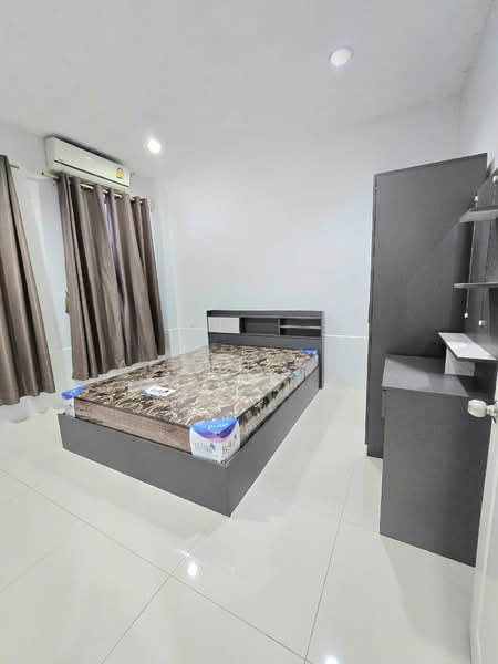 Baan Klang Muang British Town Srinakarin, Samut Prakan, Soi Baan Klang Muang British Town Srinakarin, Bang Kaeo, Bang Plee, Samut Prakan, 3 Bedrooms, 350 sqm, Townhouse For Rent, by Agent Pla, 500287089 - DDproperty.com