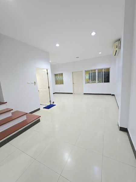 Baan Klang Muang British Town Srinakarin : บ้านกลางเมือง บริติช ทาวน์ ศรีนครินทร์, สมุทรปราการ, ซอยบ้านกลางเมือง บริติช ทาวน์ ศรีนครินทร์, บางแก้ว, บางพลี, สมุทรปราการ, 350 ตร.ม., ทาวน์เฮ้าส์ ให้เช่า, โดย Agent Pla, 500287089 - DDproperty.com