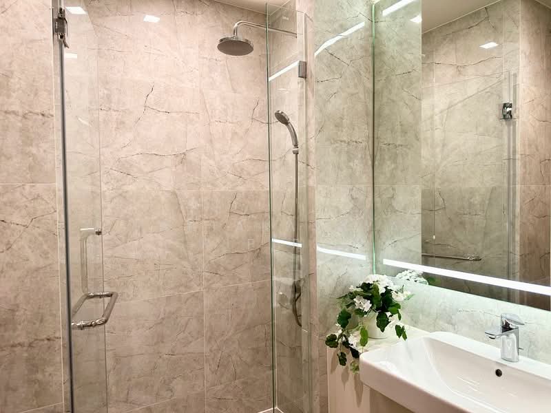 Noble Around Sukhumvit 33, Bangkok, 17 Soi Sukhumvit 33, Khlong Tan Nua, Watthana, Bangkok, 2 Bedrooms, 65 sqm, Condo For Rent, by Pattarasaya Sripirom, 500287125 - DDproperty.com