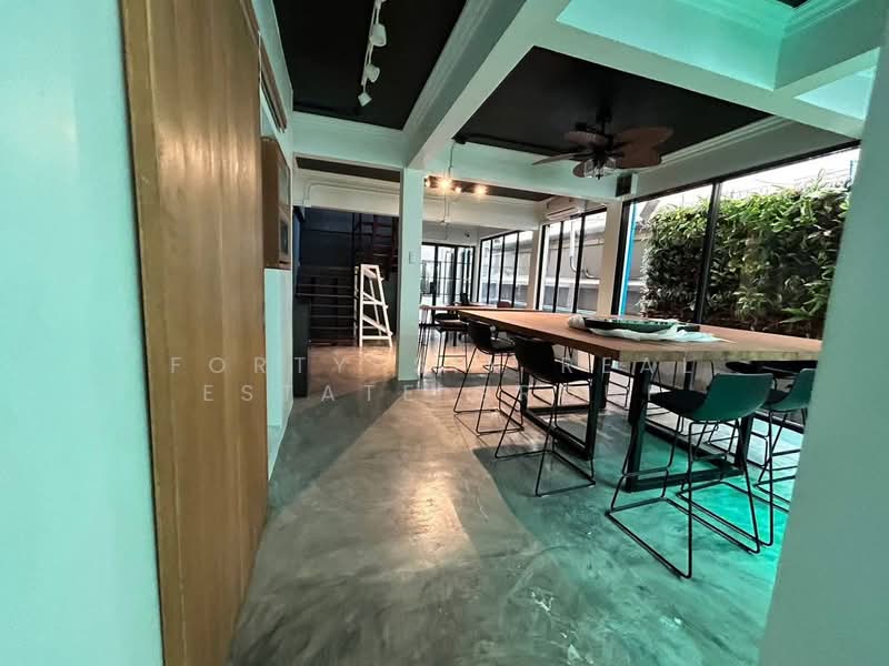 ทาวน์เฮ้าส์ ซอยสาทร7แยก1, Bangkok, Thung Maha Mek, Sathon, Bangkok, 3 Bedrooms, 250 sqm, Townhouse For Rent, by Forty-Six Real Estate Group, 500287237 - DDproperty.com