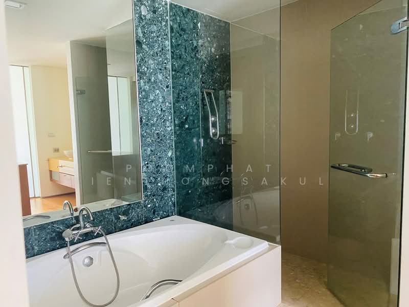 Ficus Lane, Bangkok, Soi Sukhumvit 44/1, Phra Kanong, Khlong Toei, Bangkok, 3 Bedrooms, 210 sqm, Condo For Sale, by Poomphat Tienthongsakul, 500287451 - DDproperty.com