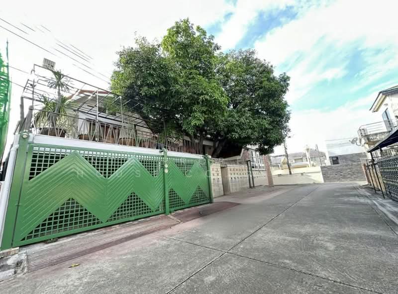 NG372 ให้เช่า บ้านเดี่ยว 2 ชั้น โชคชัย 4 ทะลุลาดพร้าว วังหิน ได้ รีโนเวทใหม่ พร้อมใช้งาน, Bangkok, โชคชัย4, Lat Phrao, Lat Phrao, Bangkok, 4 Bedrooms, 500 sqm, Single Detached House For Rent, by NTG Property House Co.,Ltd., 500287729 - DDproperty.com