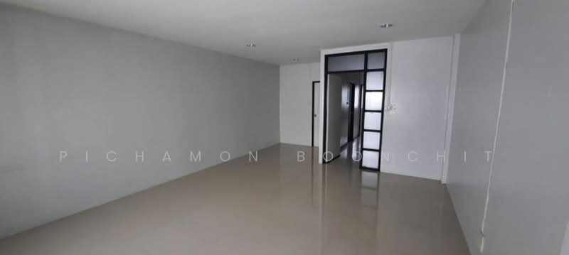 4-BR Townhouse, Bangkok, Arun Amarin, Bangkok Noi, Bangkok, 4 Bedrooms, 210 sqm, Townhouse For Sale, by Pichamon Boonchit, 500287802 - DDproperty.com