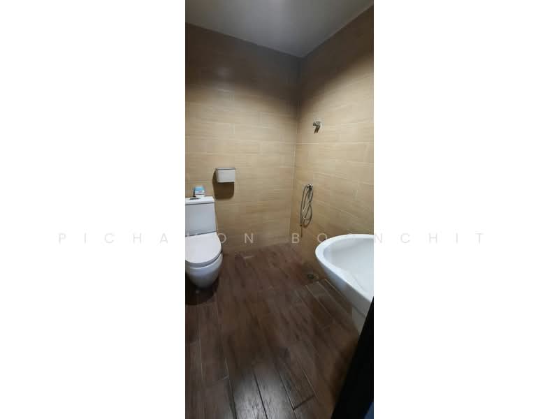 4-BR Townhouse, Bangkok, Arun Amarin, Bangkok Noi, Bangkok, 4 Bedrooms, 210 sqm, Townhouse For Sale, by Pichamon Boonchit, 500287802 - DDproperty.com