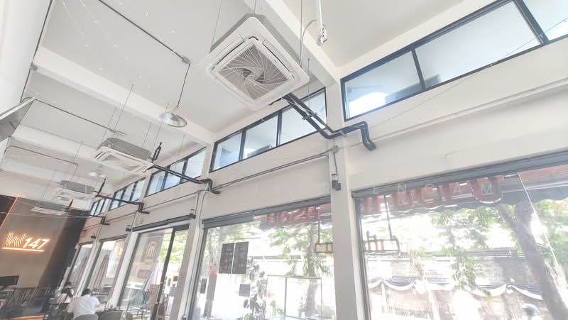 ขาย - "เซ้งด่วน! ร้านอาหารทำเลทอง พหลโยธิน 18/1 หน้ากว้าง 20 เมตร พื้นที่ 250 ตร.ม. อุปกรณ์ครบพร้อมเปิดร้า, กรุงเทพ