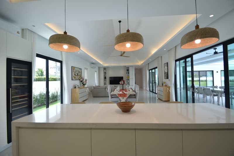 Premium Private Estate in Hua Hin – Fully Furnished Luxury Villa with Guest House, Prachuap Khiri Khan, Wang-Pong, Pran Buri, Prachuap Khiri Khan, 5 Bedrooms, 580 sqm, Villa For Sale, by Sumita Vriesenga, 500287872 - DDproperty.com