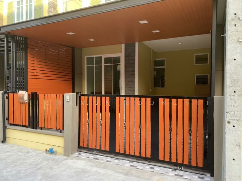ขาย - ทาวน์เฮ้าส์ 3-ห้องนอน, กรุงเทพ