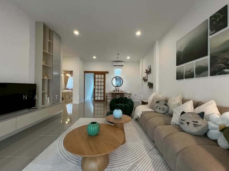 For Sale - 2-BR Townhouse, Chon Buri (Pattaya)