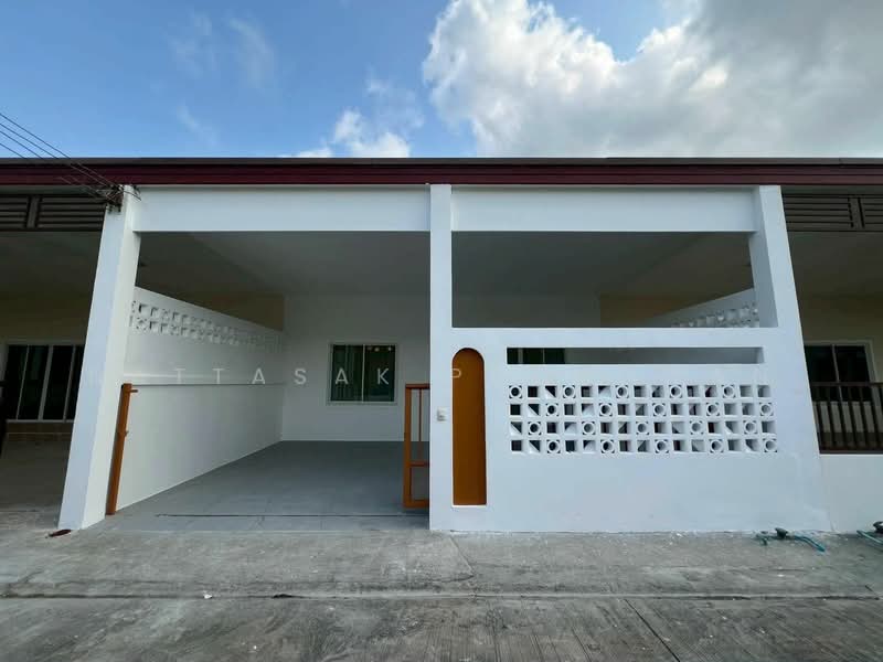For Sale - 2-BR Townhouse, Chon Buri (Pattaya)