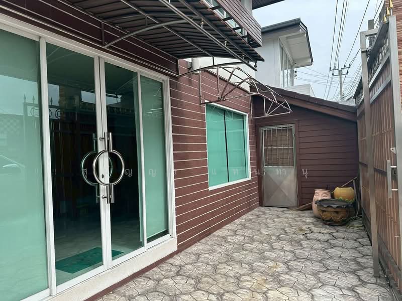 บ้านเดี่ยวหรู งานไม้ ริมถนนราชพฤกษ์ | ใกล้ BTS บางหว้า, Bangkok, ราชพฤกษ์, Bang Chak, Phasi Charoen, Bangkok, 3 Bedrooms, 220 sqm, Single Detached House For Sale, by Sugunya Tantumnu, 500288196 - DDproperty.com