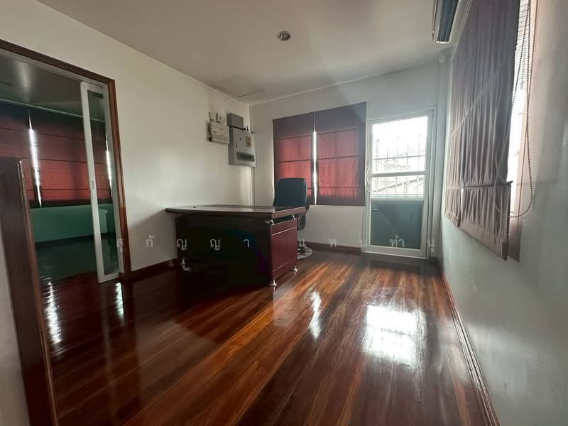 For Sale - บ้านเดี่ยวริมถนนราชพฤกษ์ | ใกล้ BTS บางหว้า, Bangkok